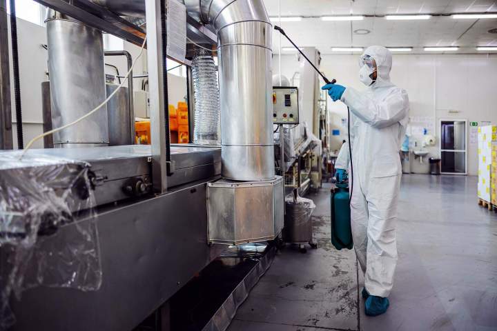 Intervention spécialisée pour les milieux manufacturiers et de production.